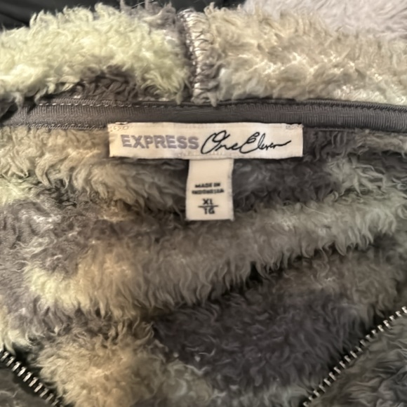 EXPRESS One Eleven Camouflage Hooded Jacket Faux Fur - Picture 8 of 10